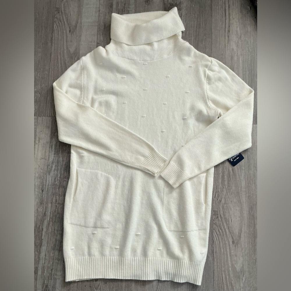 Snowflake New York Cream Color Turtleneck Tunic Sweater